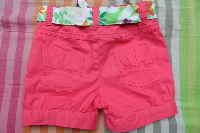 Short + ceinture rose fille, taille 4 ans, NEUF - photo numéro 2