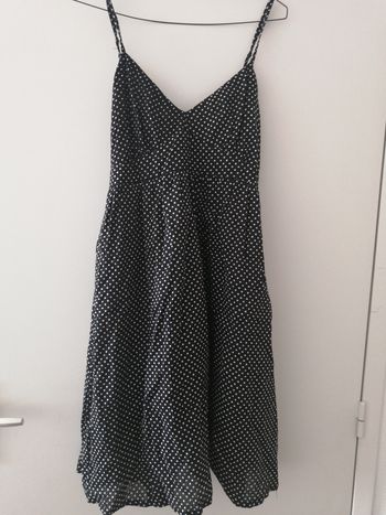 Robe noire à pois