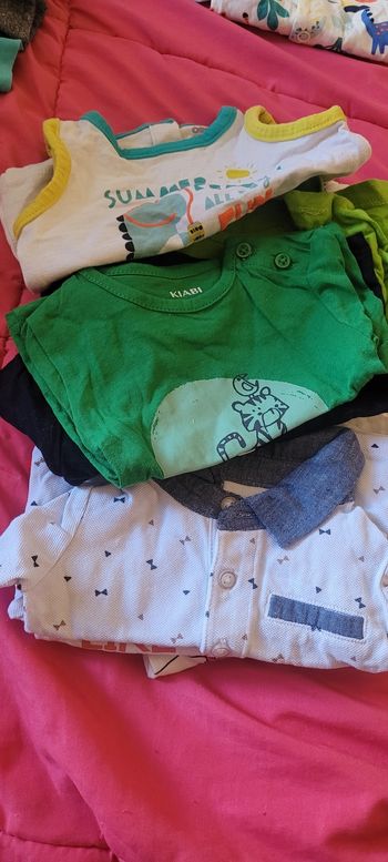 Lot 12 t-shirt Taille 1 mois