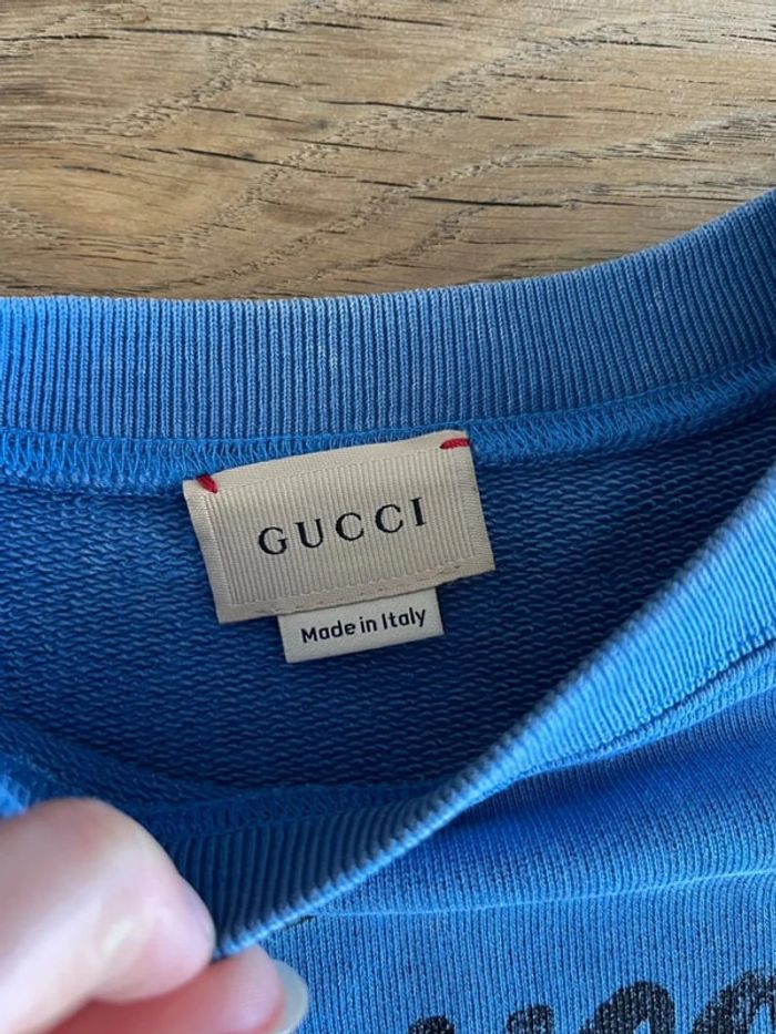 Pull bleu avec cerises Gucci - photo numéro 2