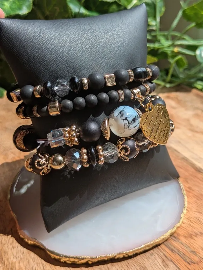 Lot de 4 bracelets en acrylique noir