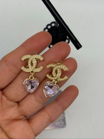 Boucles d’oreilles pendantes dorées zircone rose