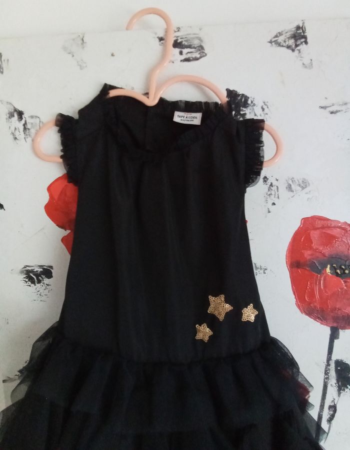 Jolie robe noire doublée avec tulle, volants, paillettes Tape à l'oeil taille 3 ans - photo numéro 4
