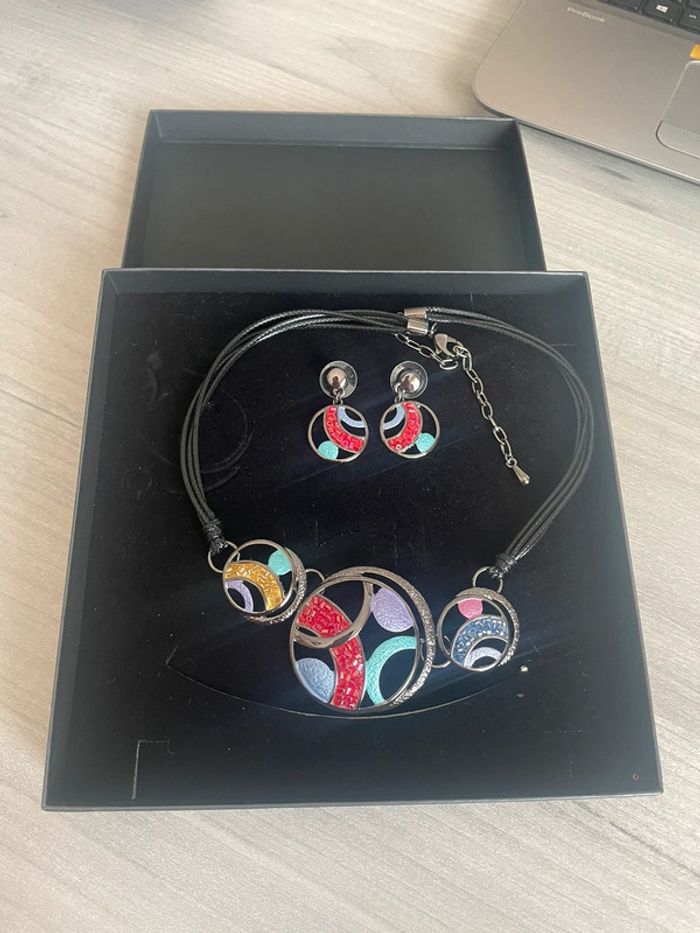 Parure collier + boucles d’oreilles