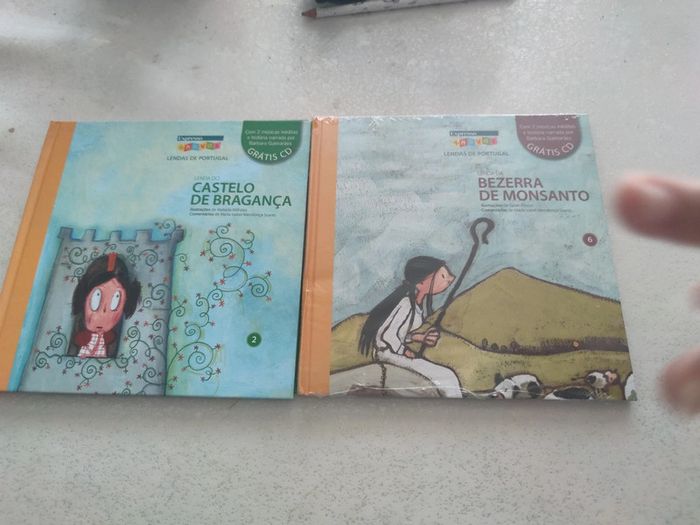 2 albums avec CD en portugais