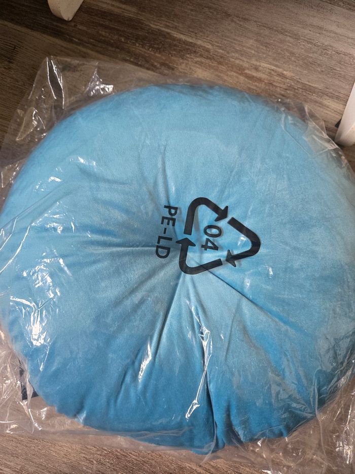Coussin rond bleu neufs - photo numéro 4