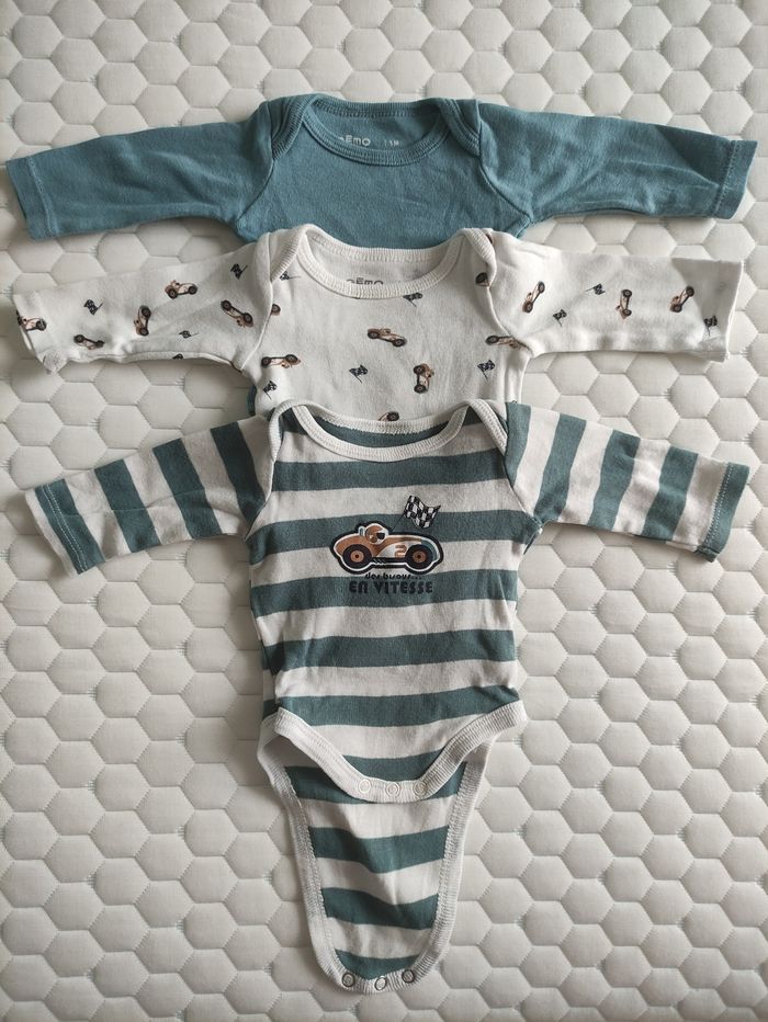 Lot de bodies Gémo 1 mois