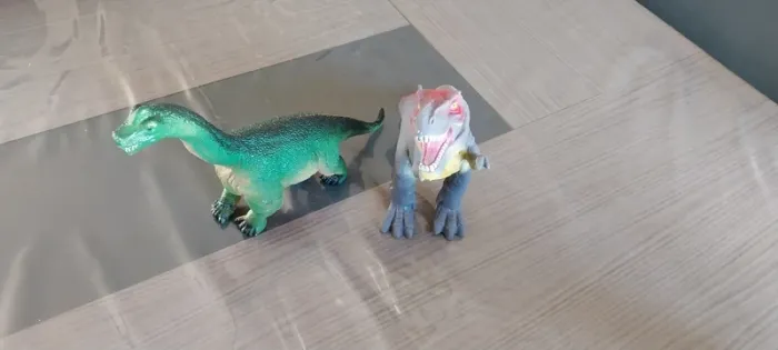 Lot de 2 dinosaures. Taille moyenne. Très bon état - photo numéro 2