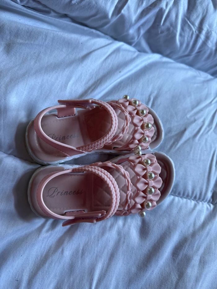 Jolies sandales neuves pointure 24 - photo numéro 4