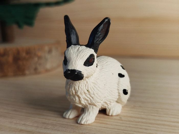 Schleich lapin papillon blanc et noir Figurine animal de la ferme