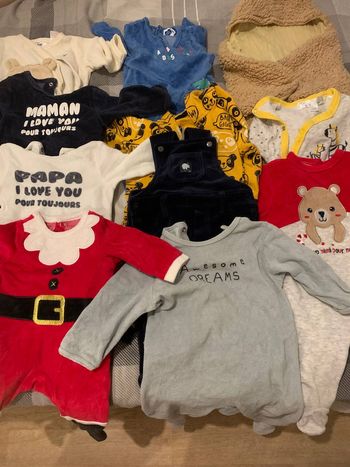 Lot de vêtements pour garçon