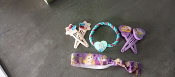 Lot barrettes et bracelets