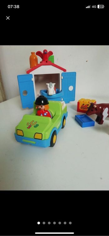 Ferme avec véhicule  123