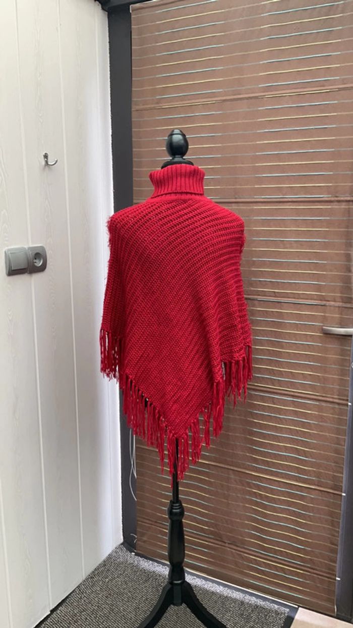 Poncho laine rouge neuf - photo numéro 2