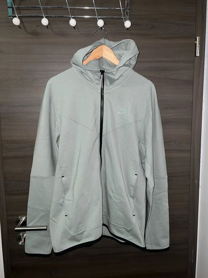 Haut de survêtement Nike taille M à capuche