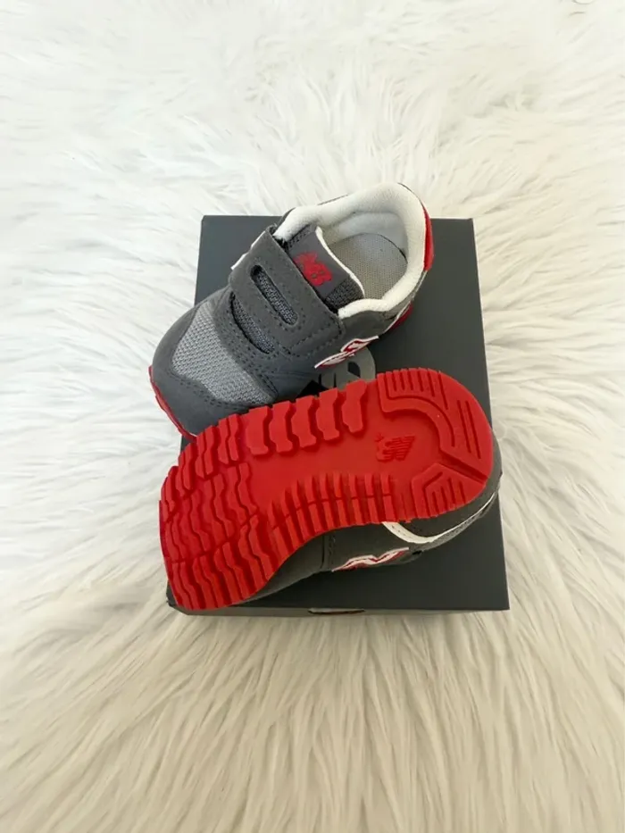 Baskets New Balance bébé – Taille 20,5 – gris/rouge – Neuf avec étiquette - photo numéro 9
