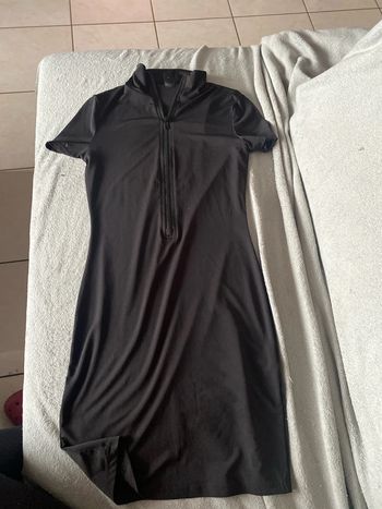 Robe noir moulante