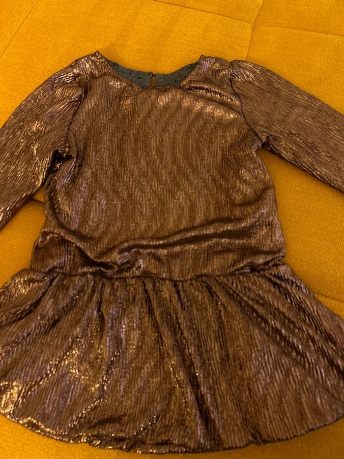 Robe doré 4 ans - photo numéro 2