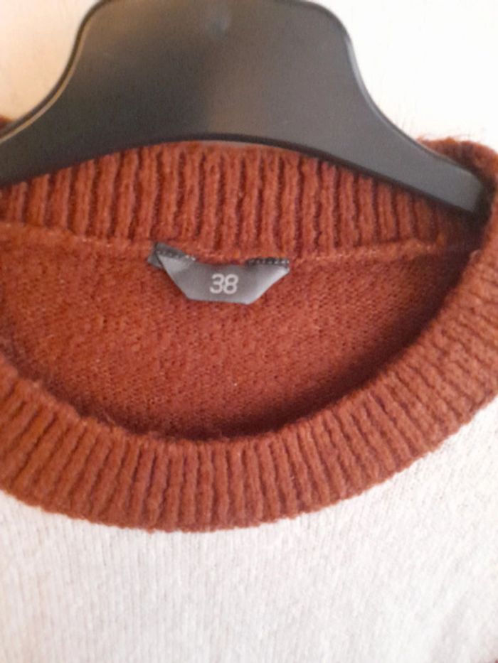 Pull marron/blanc /rose - photo numéro 3