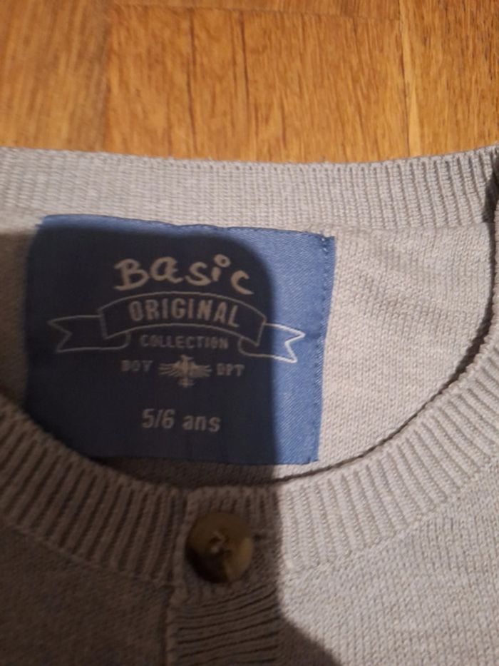 Haut gris 5/6ans - photo numéro 2