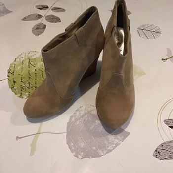 Bottines compensée de couleur beige taille 39 de marque C’M