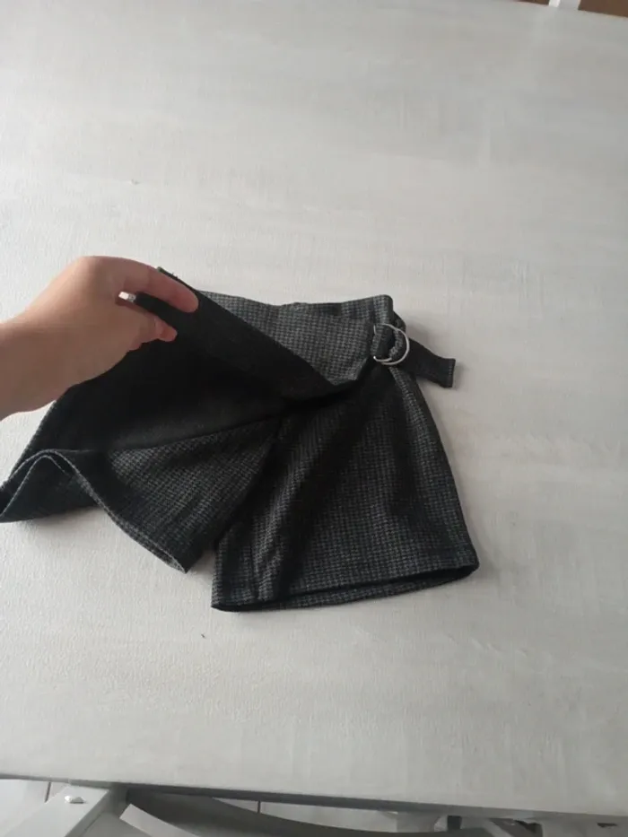 Jupe short neuve 4 ans - photo numéro 2