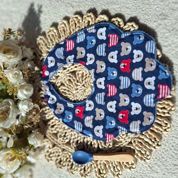 Bavoir forme fleur motifs ours