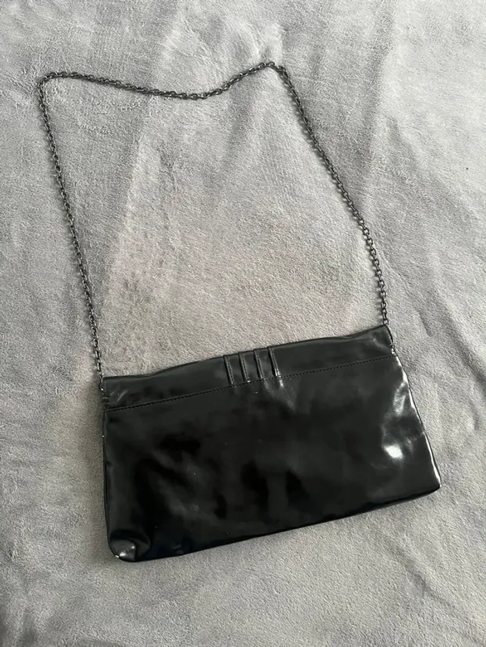 Sac noir Y2K effet vinyle – Chaîne métal – Style 2000s - photo numéro 2