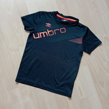 Beau t-shirt 10 ans 🍀 umbro🍀 très bon état