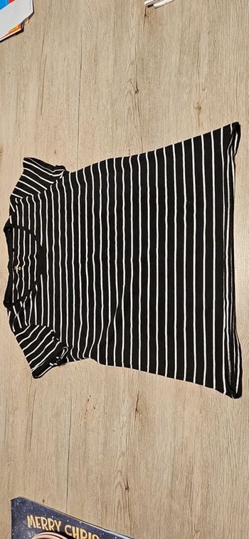 T shirt manches courtes noir à lignes blanches, C&A, taille XL