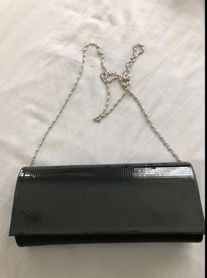 Pochette noire brillante en parfait état