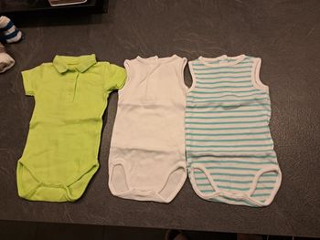 Lot 5 bodies manches courtes