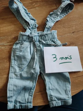 Pantalon avec bretelles