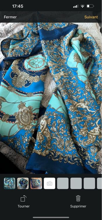 Foulard élégant motifs baroques bleu et turquoise
