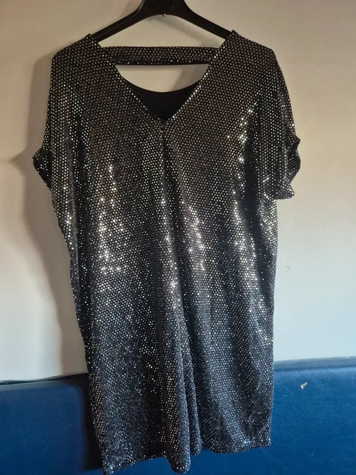 Robe pailletée - photo numéro 2