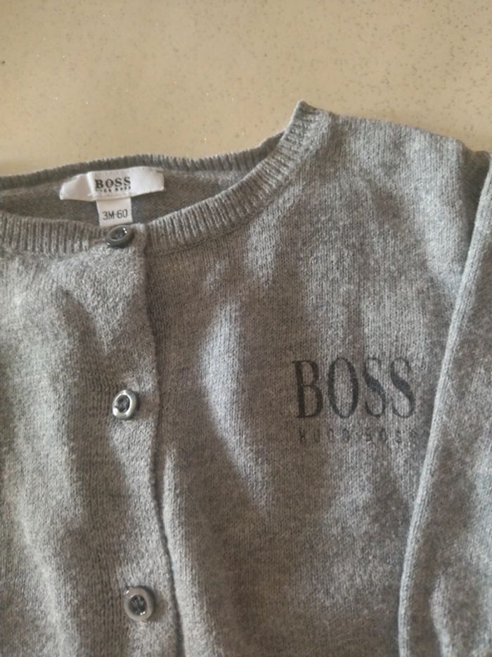 Tee shirt Ralph Lauren manches courtes+ gilet Hugo Boss. Taille 3 mois - photo numéro 3