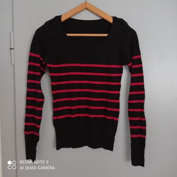 Pull noir à rayures rouges t34/36
