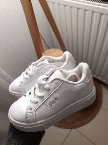 Paire de baskets Fila blanches mixtes 27