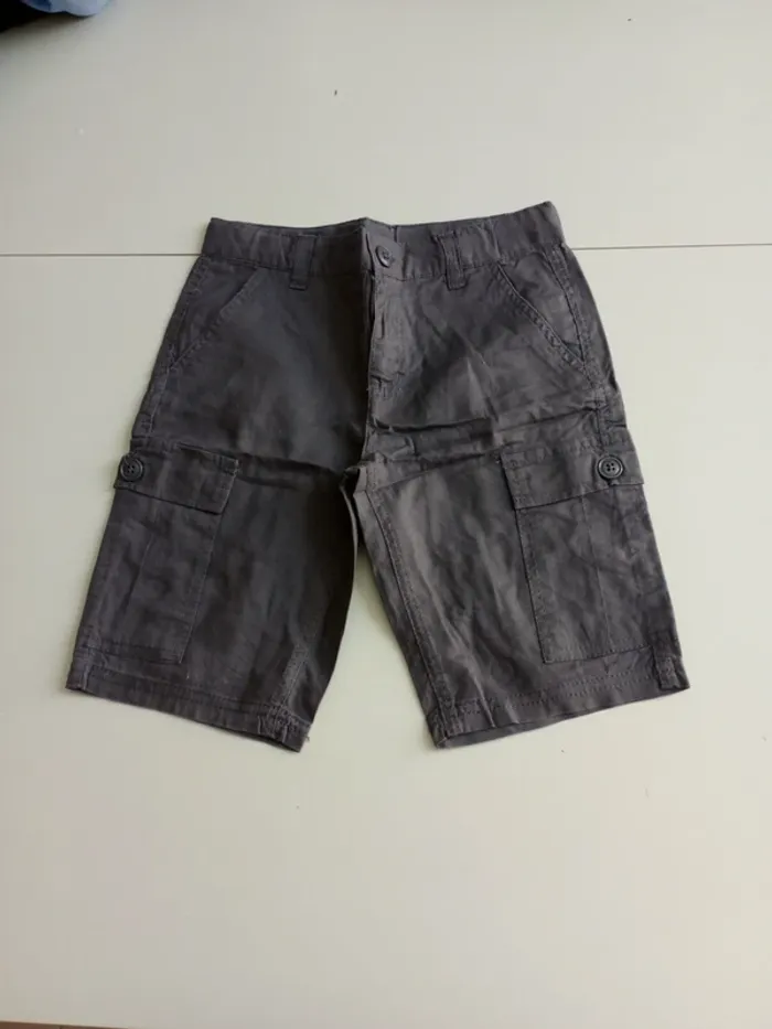 Bermuda réglable à l'intérieur taille 8 ans Kiabi gris foncé