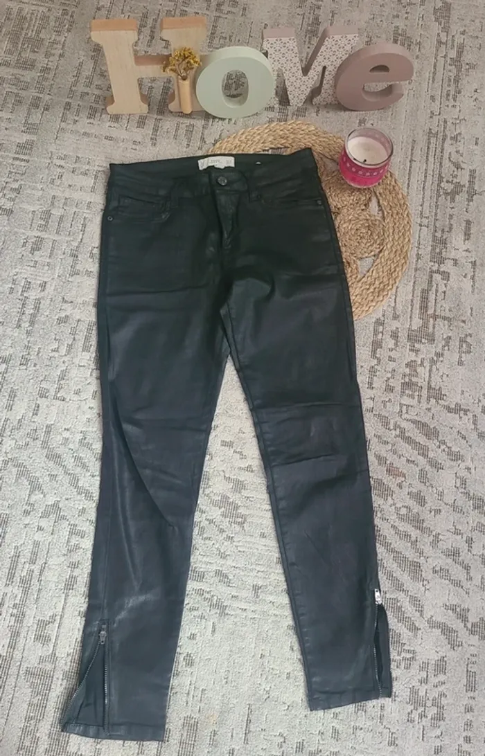 Pantacourt noir simili cuir _ taille XS/34