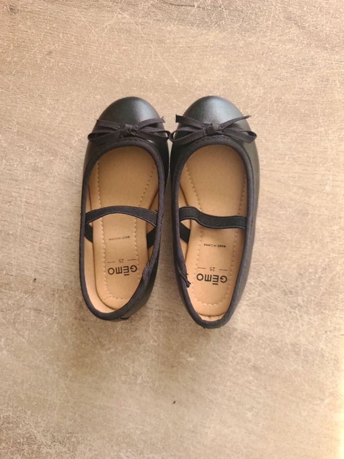 Ballerines GEMO. 25.