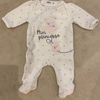 Pyjama en velours, bébé fille 1 mois.