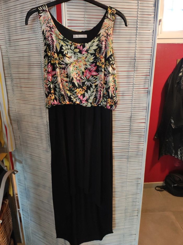 Robe fleurie asymétrique