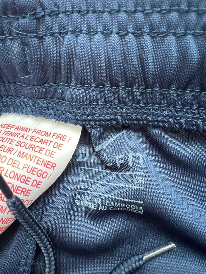 Short de foot garçon taille S Nike neuf - photo numéro 2