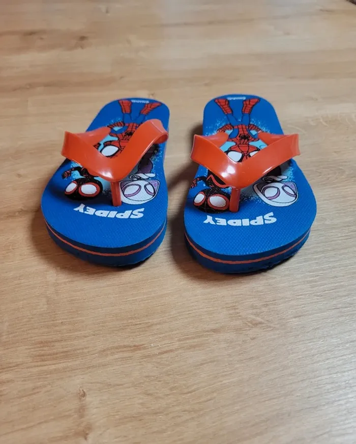 Tongs Spidey taille 26-27 - photo numéro 3