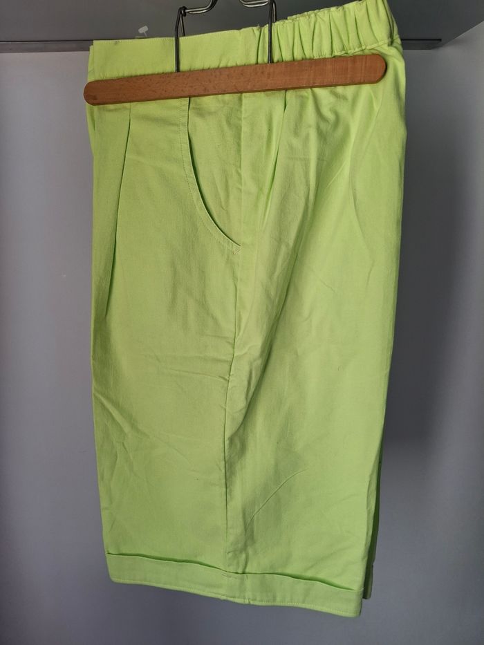 Très joli bermuda neuf vert anis - photo numéro 3