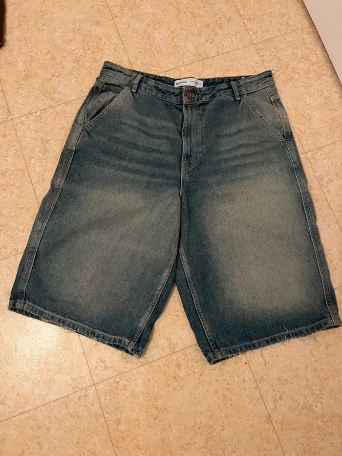 Bermuda , jean pour homme taille 42 Bershka