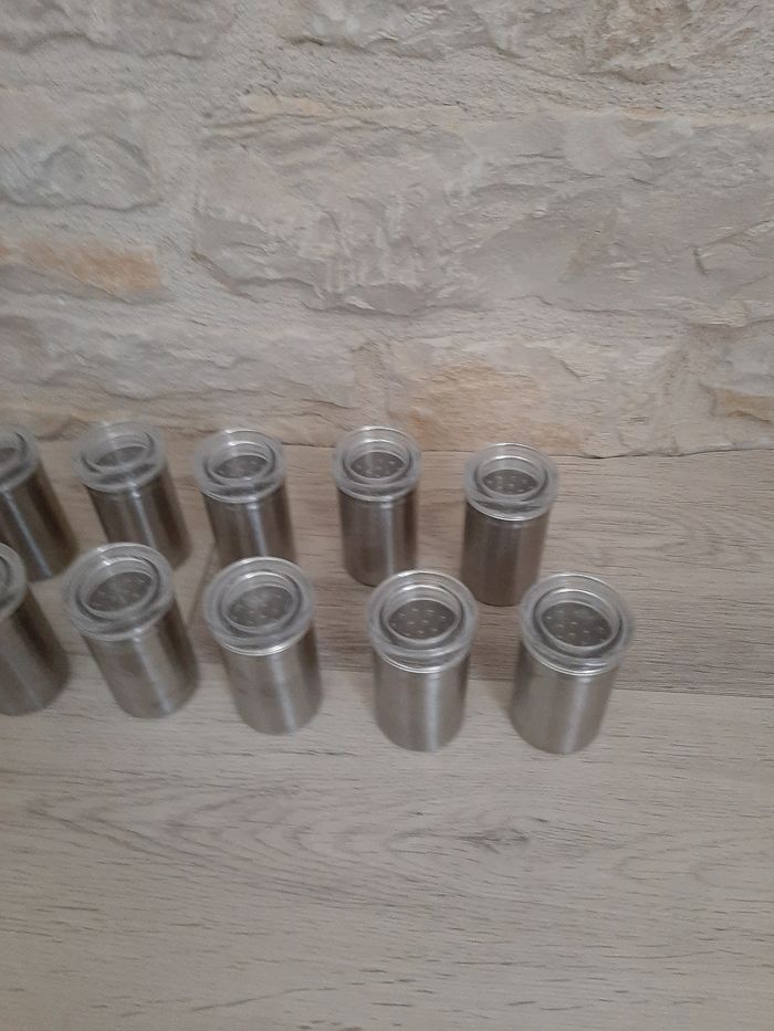 Lot de 12 pots à épices gris en très bon etat - photo numéro 3