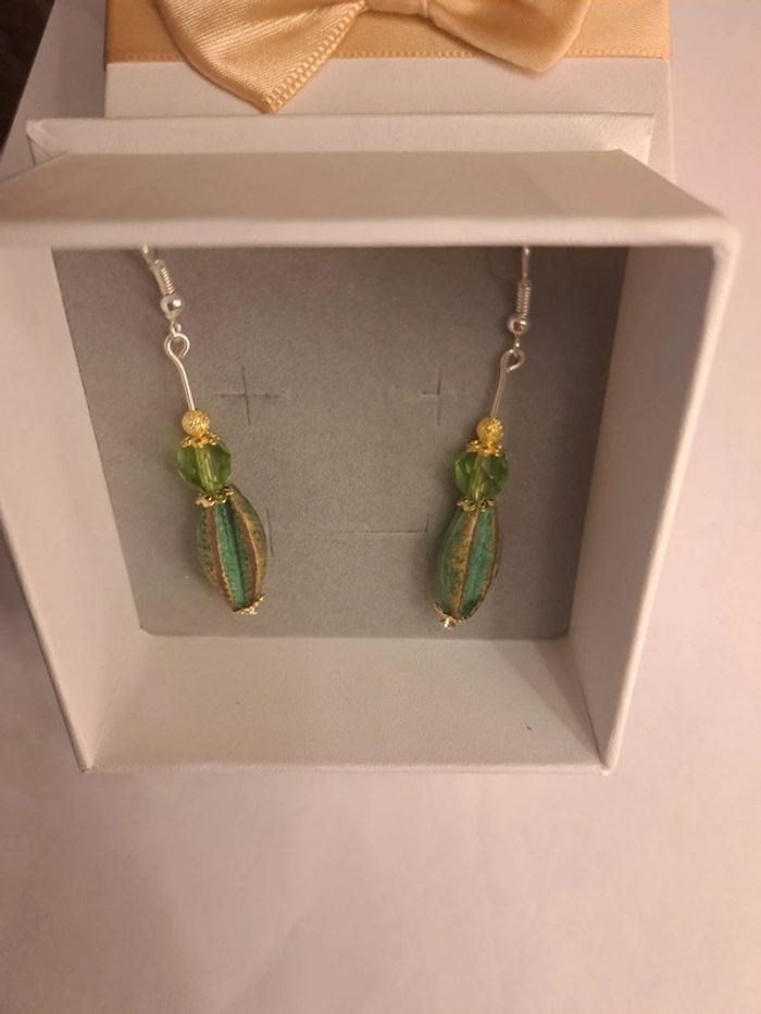 Boucles d'oreilles pendante vertes doré - photo numéro 7
