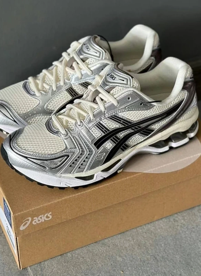 Asics Gel Kayano 14 taille 42.5
